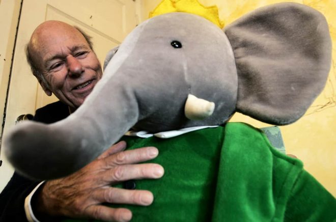 Laurent de Brunhoff, som skrev och illustrerade flera böcker om sagoelefanten Babar, blev 98 år. Arkivbild: NATHAN DENETTE/AP/TT.