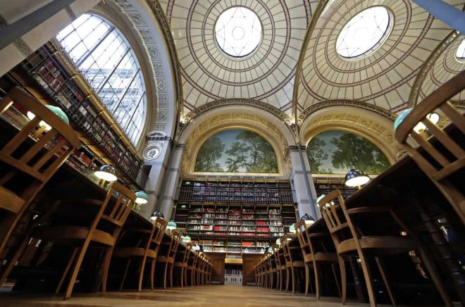 Frankrikes nationalbibliotek tar bort fyra titlar efter larm om arsenik. Arkivbild: GONZALO FUENTES/AP/TT.