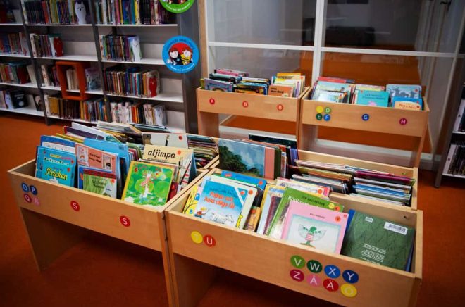 Många barn står utan bemannade skolbibliotek. Arkivbild: Viktoria Bank/TT.