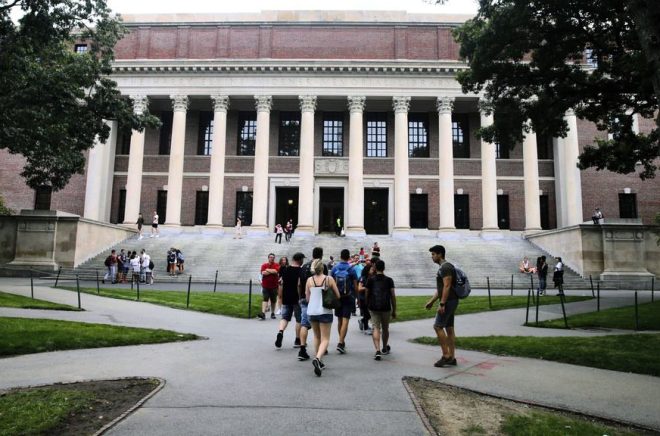 Harvard University i Cambridge – ett av universitetets bibliotek. Arkivbild: CHARLES KRUPA.