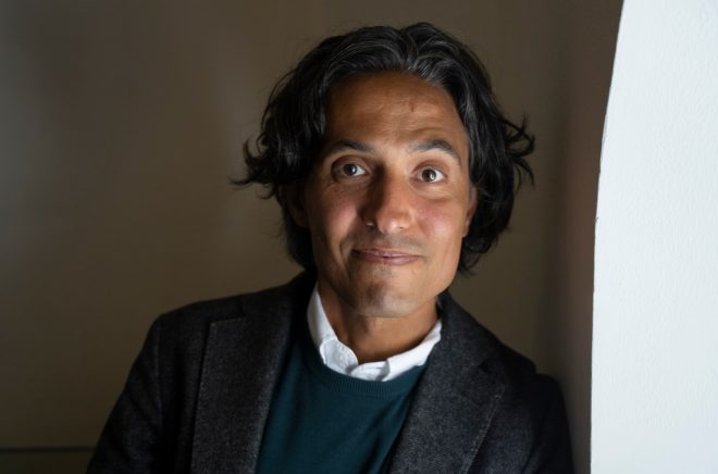 Författaren och dramatikern Jonas Hassen Khemiri. Arkivbild: Fredrik Sandberg/TT.