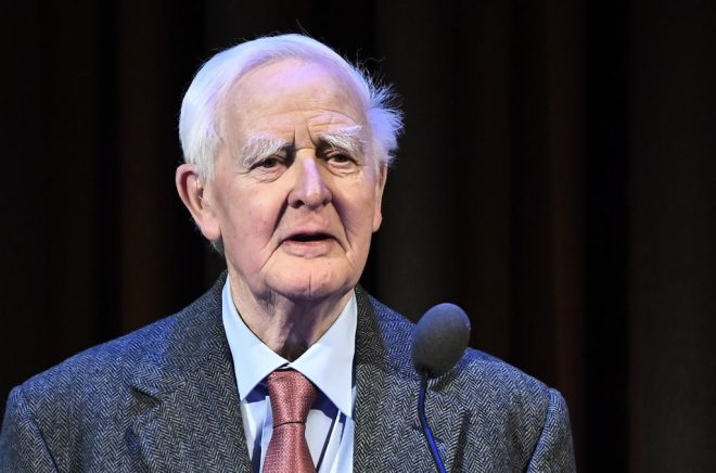 Ett år före sin död fick John le Carré 2020 Olof Palme-priset som han tog emot i Stockholm. Foto: CLAUDIO BRESCIANI/TT.