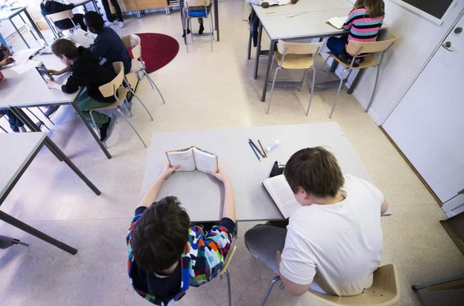 Läskvarten donerar klassuppsättningar av nyutkomna böcker för att barnen ska få chansen att bli bättre läsare. Foto: Fredrik Sandberg/TT.