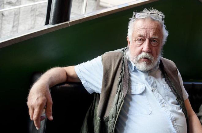 Leif GW Persson lämnar TV4:s Nyhetsmorgon. Arkivbild: MAJA SUSLIN/TT.