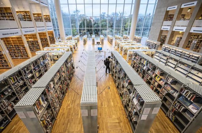 Läckaget i källaren där Malmö stadsbiblioteks böcker magasineras har orsakat mögelskador på böcker. Arkivbild: JOHAN NILSSON/TT.