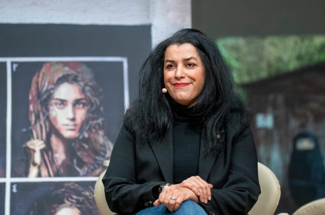 Marjane Satrapi i Oslo i höstas då iranska Narges Mohammadi fick Nobels fredspris. Arkivbild: FREDRIK VARFJELL/NTB/TT.