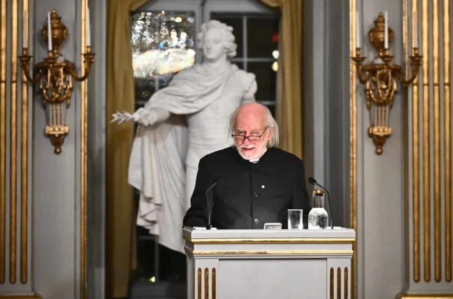 László Krasznahorkai håller sin Nobelföreläsning i Börshuset i Gamla stan i Stockholm. Foto: Claudio Bresciani/TT.