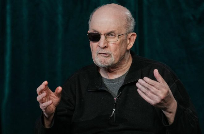 Författaren Salman Rushdie. Arkivbild: Richard Drew/AP/TT.