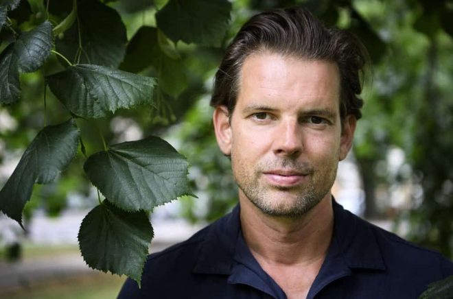 Författaren Alex Schulman säger att han är besatt av barndomen och fortfarande försöker försonas med sina föräldrar. Arkivbild: Jessica Gow.