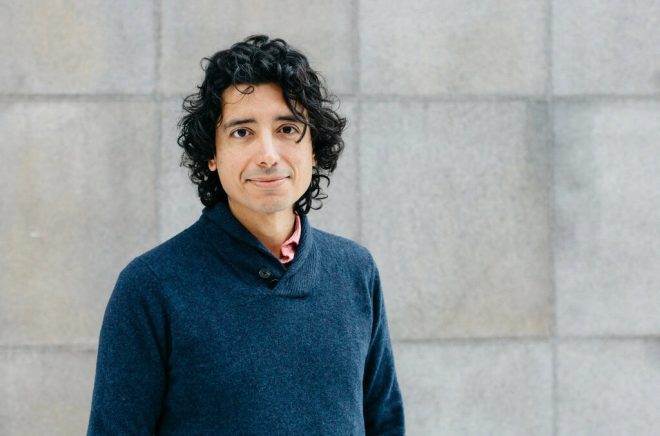 Inti Chavez Perez bok har granskats och förbjudits för personer yngre än 19 år i Sydkorea. Pressbild: TESS WALLENBERG/NATUR & KULTUR.