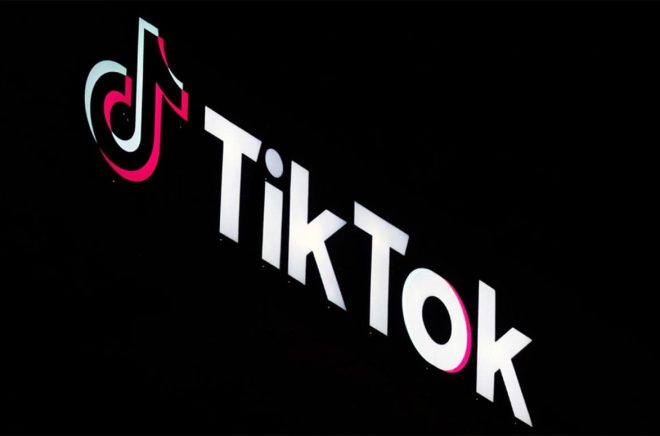 Förlaget 20-tal satsar på Tiktok-poeter. Foto: Richard Vogel/AP/TT.