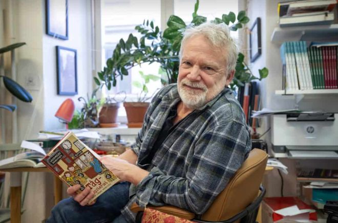Martin Widmark prisas för sitt läsfrämjande arbete. Här fotograferad i samband med sin 65-årsdag i mars i år. Foto: Fredrik Sandberg/TT