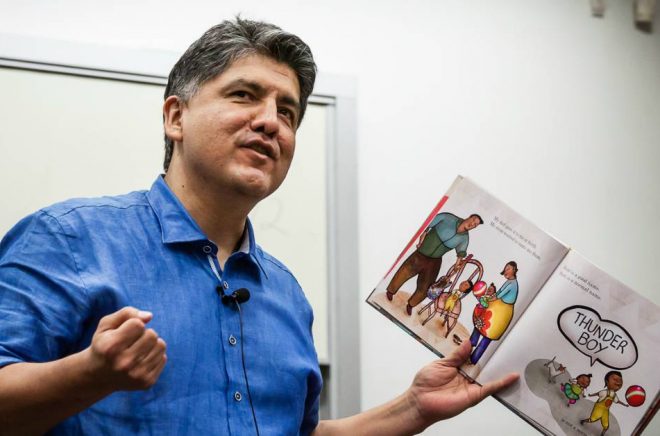 Flera kvinnor har anklagat författaren Sherman Alexie för sexuella trakasserier. Foto: ASU Department of English/Flickr