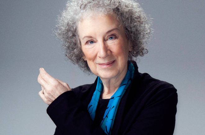 Författaren Margaret Atwood har bland annat skrivit Handmaid's Tale, boken bakom tv-serien med samma namn. Foto: Jean Malek.