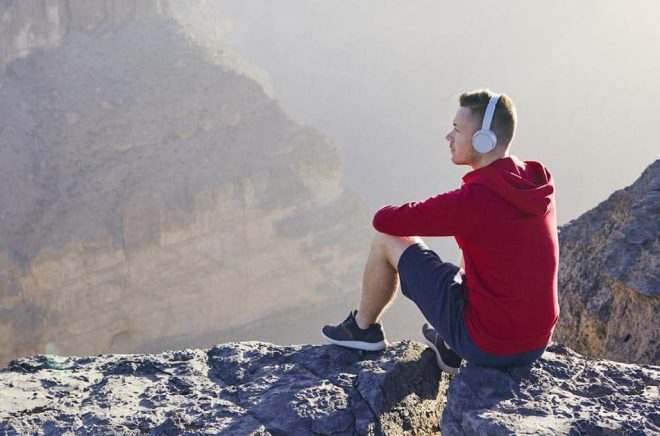 En ljudbok njutes helst i stillhet utan trafikljud. Foto: iStock.