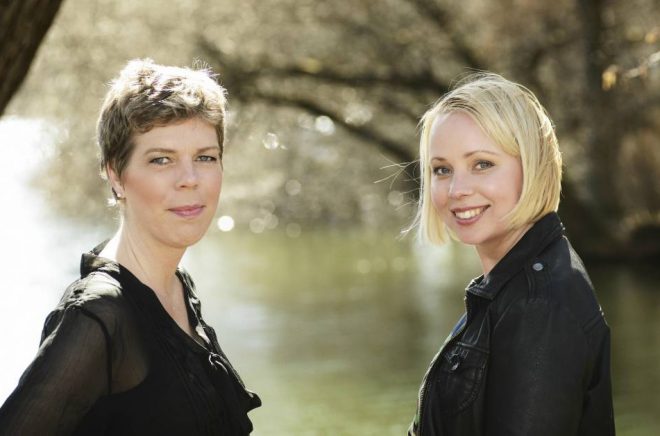 Johanna Lindbäck och Lisa Bjärbo drev tillsammans podden Bladen brinner från 2016 till 2018. Foto: Petter Cohen