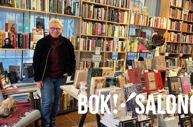 Bokhandlare Helena Landberg (med bokhandelshunden Garbo) bjuder in till Bok!!salong i Gamla stan. Pressbild.