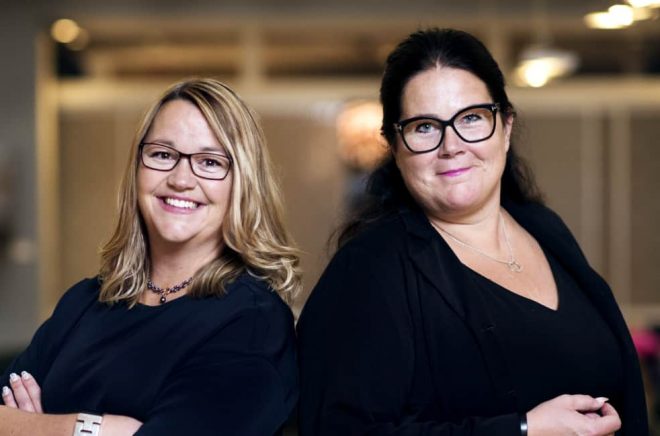 Marie Carlsson och Eva Skarp, ansvariga för pedagogisk utgivning på Bonnierförlagen. Foto: Anna Rut Fridholm