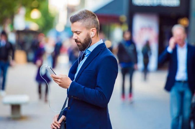 Rykten. Blir det en affär mellan Nextory och Bookbeat eller mellan Bookbeat och Storytel eller mellan Bokus Play och ... Foto: iStock.