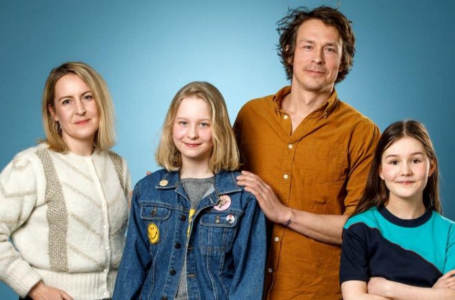 Regissören Sanna Lenken med skådespelarna Sigrid Johnson, Oscar Töringe och Ellen Taure som kommer spela i långfilmen Comedy Queen. Foto: Johan Paulin