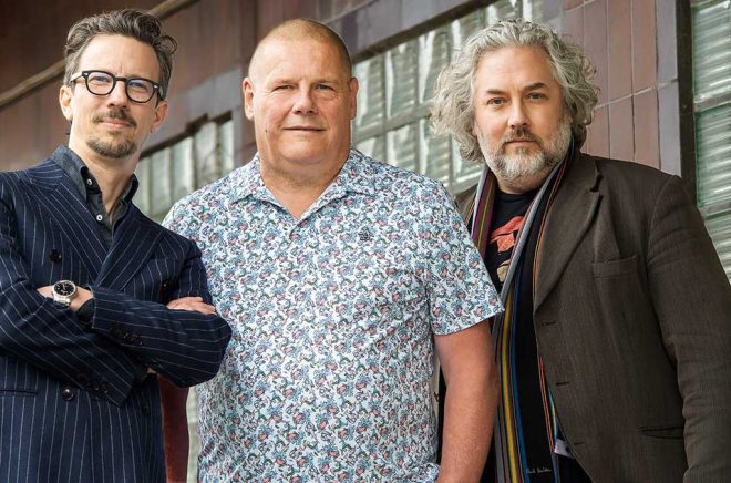 Lasse Brahme, VD Bokfabriken, Dan Buthler, författare och Erik Johansson, förlagschef. Foto: Martin Magntorn/Bokfabriken.
