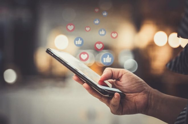 Facebook - viktigt marknadsföringsredskap för böcker eller bara en meningslös jakt på likes? Sajten fyllde 15 år den 4 februari 2019. Foto: iStock.