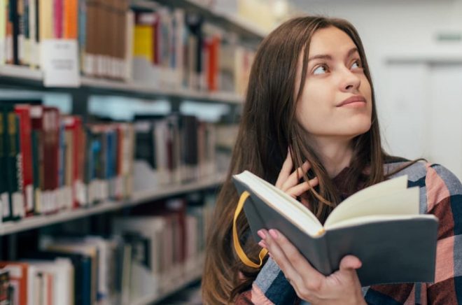 Författarna bör bjudas in att medverka i diskussionen om bibliotekens utveckling, menar Författarförbundet. Foto: Fotolia