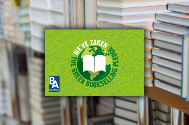 Green Bookselling heter ett initiativ från den brittiska bokhandlareföreningen. Bakgrundsfoto: iStock. Montage: Boktugg.