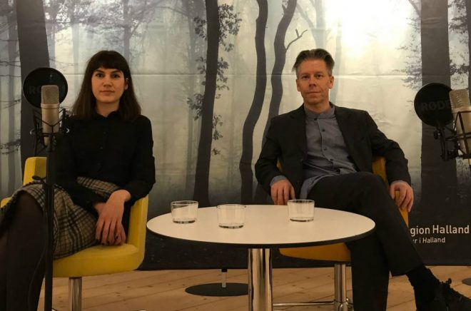 Konstsamtal med kritikerna Mikaela Blomqvist och Erik Bergqvist. Foto: Region Halland