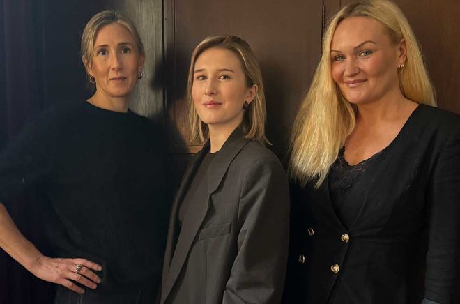 Trion Helene Sjöblom, Josefin Andersson och Andrea Gruvmalm ansluter till HarperCollin Nordic. Foto: Caroline Jonell.
