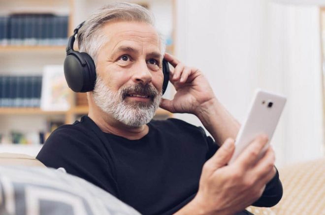 Ska förlag även köpa podcasträtten när de skriver avtal om utgivning? Foto: iStock.