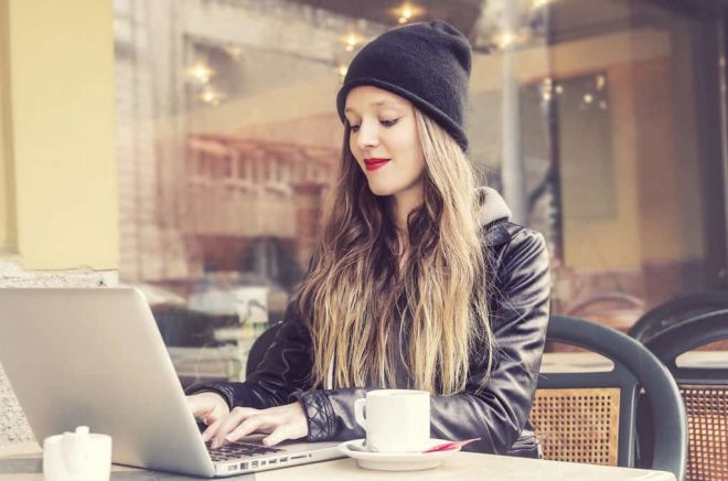 Skriva på café gillar många författare. Foto: iStock