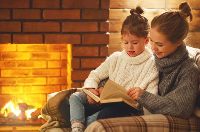 Högläsning är ovärderligt för att skapa läsglädje hos barn, inte bara för att träna läsning. Foto: Istock