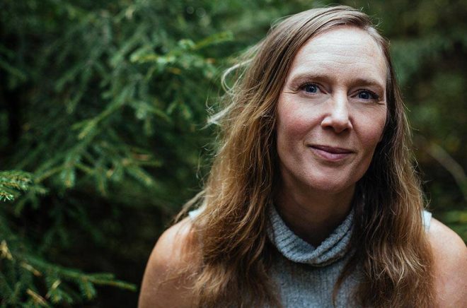 Jonna Bornemark är en av de författare som får ta del av Samfundet De Nios höstpriser. Foto: Pressbild/Volante.