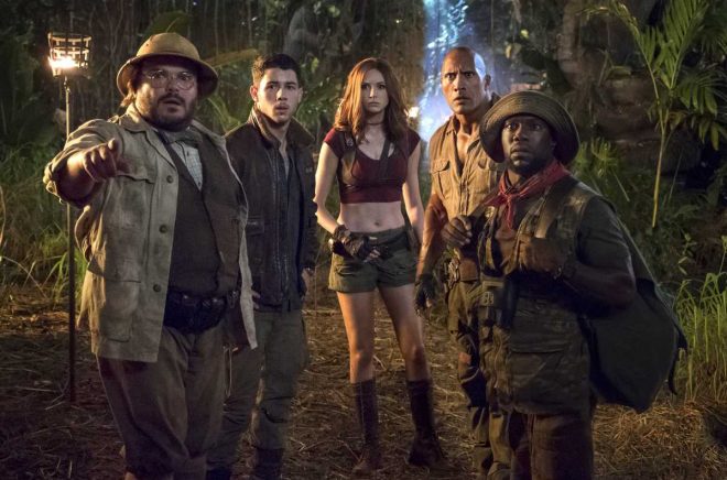 Jack Black, Nick Jonas, Karen Gillan, Dwayne Johnson  och Kevin Hart i Jumanji – Welcome to the jungle. Foto: Sony Pictures