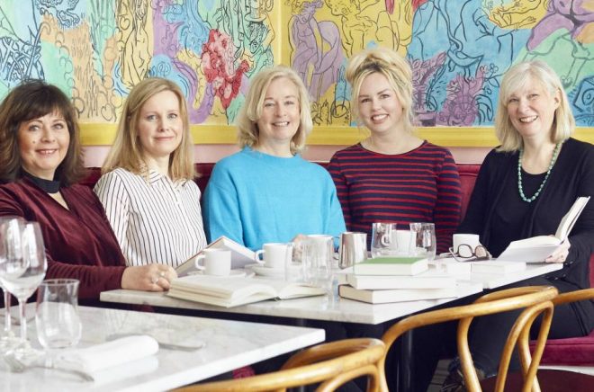 Årets Bok-juryn. Från vänster: Dominique Lahovary, Kerstin Engdahl, Maria Törner-Mason, Karin Isaksson och Sophie Kaméus. Saknas på bilden: Leena Valtonen.