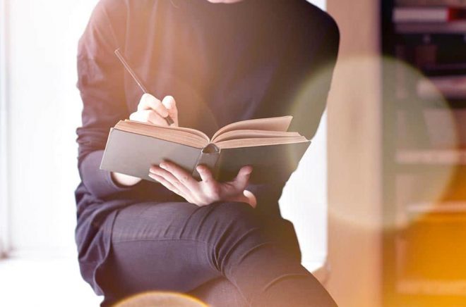 Litteraturkritiken behövs, menar Författarförbundet och instiftar ett nytt pris. Foto: iStock.