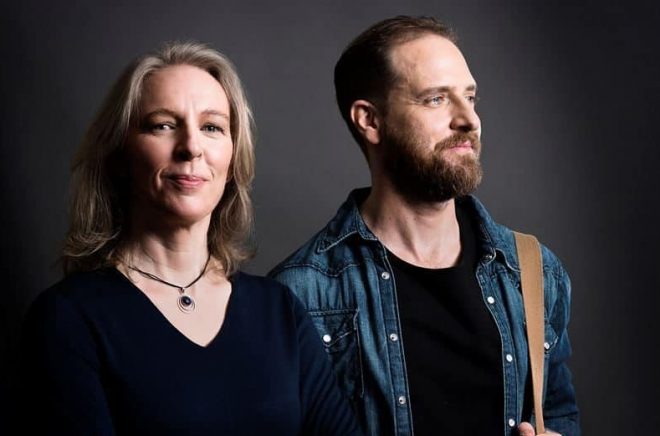 Lisa Linder, författare och dramatiker, och skådespelaren Andreas Kundler (som bland annat setts i Sameblod och Gåsmamman) som nu debuterar som författare. Foto: Göran Segeholm/Rabén & Sjögren