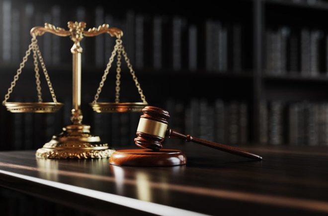 Även om fysiska lagböcker minskar är informationstjänster kring juridik en kassako eller guldkalv. Det syns i bokslutet för Norstedts Juridik. Foto: iStock.