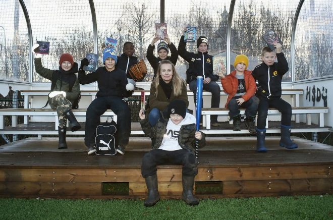 Delar av det Skellefteå Baseboll Softboll U9–U12 som vann Läsliganpriset. Bakre raden från vänster: Milo Hallberg, Josef Chebil, Andrew Hedström, Ture Suup, Viggo Tibbelin, Vilmer Hallberg, Olle Tibbelin. I mitten: Lagledaren Anna Burström. Längst ner: Sixten Renström. Foto: David Ekström