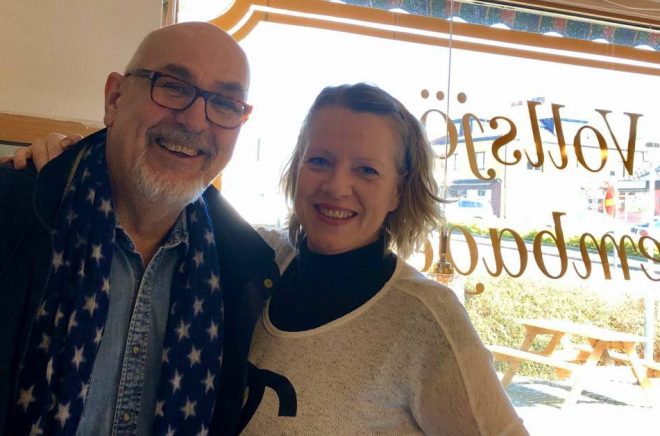 Göran Blohm och Helen Halldorsdottir från föreningen Litteraturrundan som knyter samman skånska författare. Foto: Privat