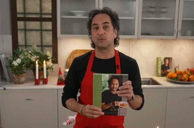 Stjärnkocken Markus Aujalays ”150 favoritrecept” saknar instruktioner och bilder – i stället får läsaren scanna QR-koder som leder till instruktionsvideos på Youtube. Skärmdump från Youtube.