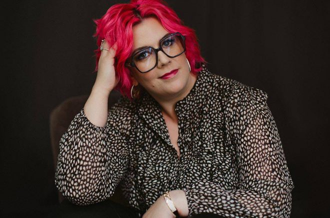 Nilla Kjellsdotters mörka deckare från Österbotten har sålt i över 400 000 exemplar och gjort henne till en av Nordens mest lästa nya kriminalförfattare. Fotograf: Kajsa Göransson.