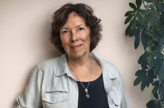 Författaren och översättaren Nina Burton. Foto: Caroline Andersson Renaud.