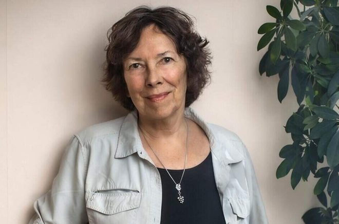 Författaren och översättaren Nina Burton. Foto: Caroline Andersson Renaud.