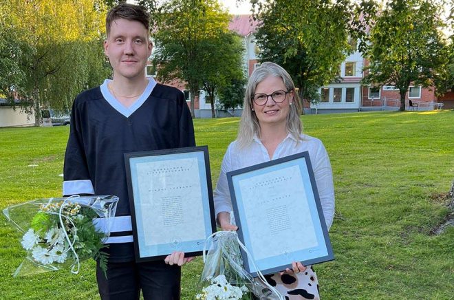 Vinnare av Norrlands litteraturpris 2023: Mikael Yvesand och Lina Stoltz. Foto: Maria Broberg.
