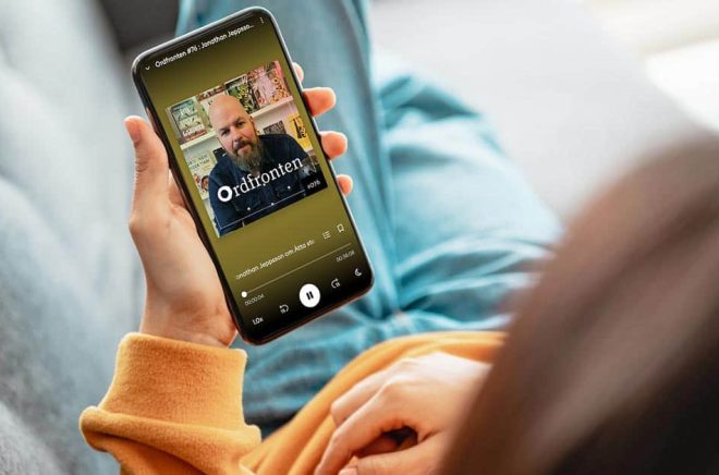 Storytel utökar utbudet med 6000 populära svenska poddar i sin app. Foto: iStock. Montage: Boktugg.