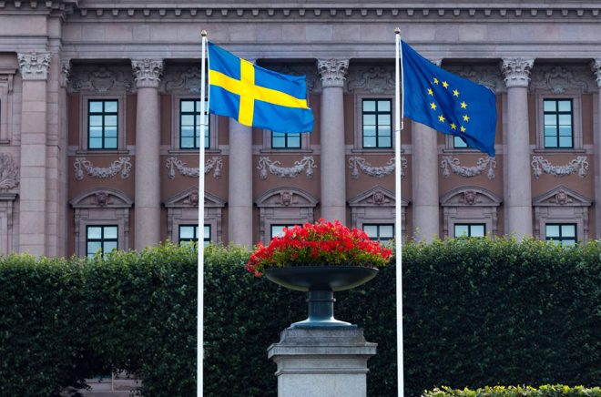 EU har gett klartecken till reducerad digitalmoms, nu väntar vi bara på den svenska riksdagens beslut. Foto: iStock.