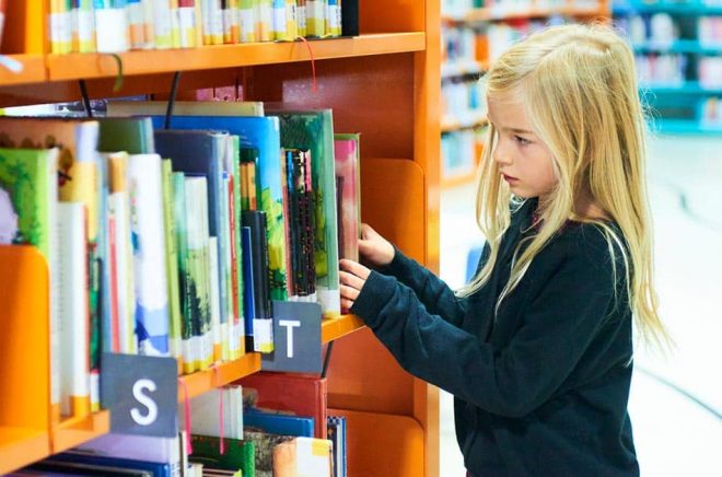 Skolbibliotek är viktiga för att främja läsandet bland barn. Foto: iStock.