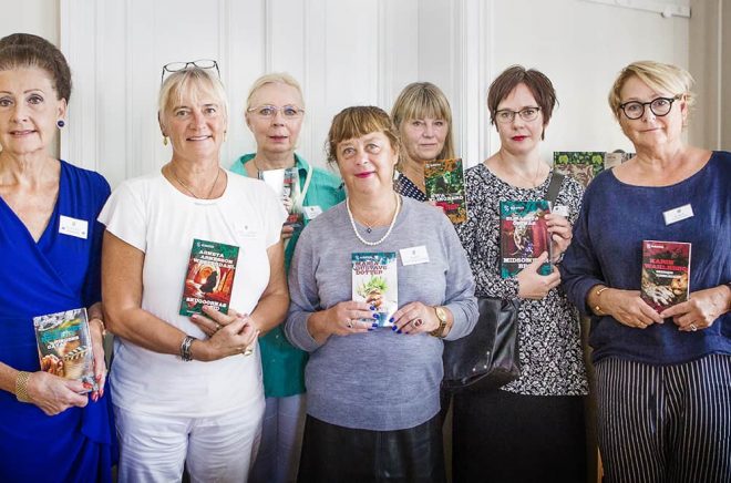 Fr v: Elisabet Nemert,  Agneta Arnesson Westerdahl, Ingrid Kampås, Maria Gustavsdotter, Ewa Klingberg, Elisabeth Östnäs och Karin Wahlberg. Foto: Sarah Perfekt